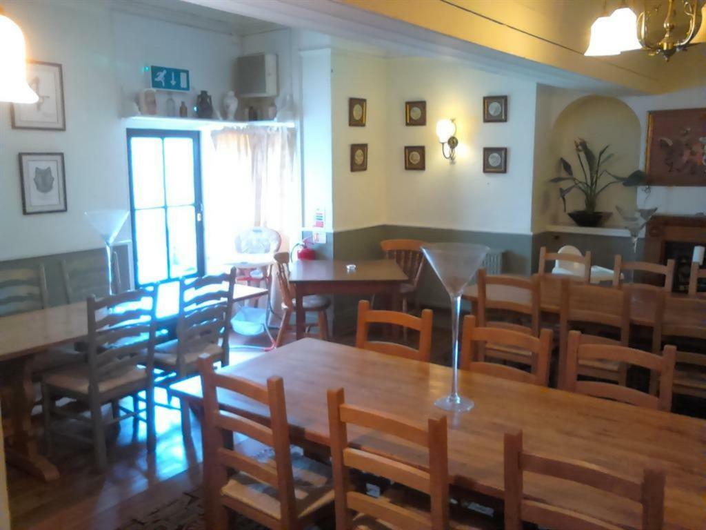 מלון Bulford The Rose & Crown מראה חיצוני תמונה